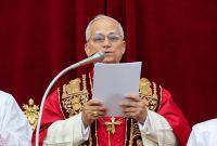 El Papa León XIV pronuncia el tradicional discurso Urbi et Orbi del día de Navidad a la ciudad y al mundo desde el balcón principal de la Basílica de San Pedro en el Vaticano.