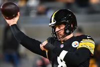 Aaron Rodgers recibió respaldo unánime del vestidor de los Steelers, pero la salida de Mike Tomlin mantiene en duda su futuro en Pittsburgh rumbo a 2026.
