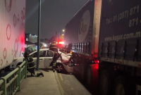 Al sitio llegaron los servicios de emergencia y familiares de la pareja para apoyarlos emocionalmente