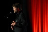 Matthew Stafford asistió a la gala de la NFL para recibir el galardón como Jugador Más Valioso a tres días del Super Bowl.