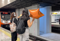 Pide Metro evitar caída de globos metálicos a las vías