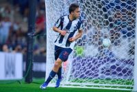 Íker Fimbres celebra su primer anotación en la Concachampions.