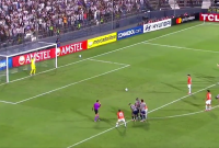 El momento del disparo penal del equipo 2 de Mayo