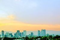 Vista de la ciudad la tarde de ayer en la zona financiera de Paseo de la Reforma, luego de decretarse la contingencia.