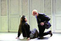 De Tavira, en su faceta como actor en la obra La fundamentalista, con Aurora Cano.