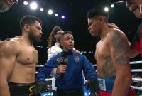 El Vaquero Nvarrete unifica los títulos de las 130 libra de IFB y WBO.