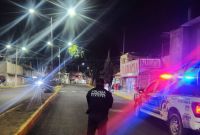 En la colonia Valle de Aragón, elementos del Sector 23 detuvieron a tres sujetos que ingresaron de manera ilegal a una vivienda que se encontraba asegurada por la Fiscalía Mexiquense.