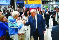 Tras su mensaje sobre Oriente Medio, Trump visitó el restaurante venezolano El Arepazo, ubicado en Miami, Florida.