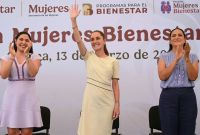 Desde Manzanillo, Claudia Sheinbaum anunció que el Plan B de la reforma electoral plantea recortes en congresos locales y regidurías para liberar 4 mil mdp.