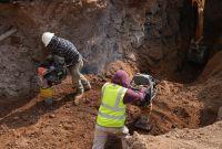 De manera paralela, las cuadrillas continuaron con labores de rehabilitación en otros puntos de la misma red de drenaje