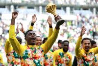 Senegal presumió el trofeo de la Copa Africana que le fue retirada por la polémica final contra Marruecos.