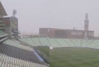 La tormenta de arena es nuevamente protagonista en el marco de un partido de Liga MX.