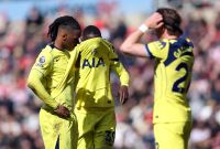 Tottenham sufrió un nuevo descalabro que lo metió en zona de descenso.