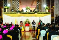 El Pontífice estuvo escoltado por un convoy en un ambiente de entusiasmo.