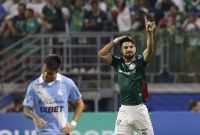 El delantero argentino José Manuel López celebra el gol que le dio la diferencia al Palmeiras.