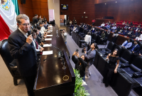 Ricardo Monreal habla en tribuna del Palacio Legislativo de San Lázaro ante estudiantes de la UPCH durante sesión del Parlamento Universitario