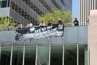Trabajadores del SoFi Stadium marcharon este 1 de mayo para exigir que ICE no actúe dentro del Mundial.
