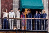 BTS hace historia en CDMX: 50 mil asistentes llegan al Zócalo para verlos en el balcón
