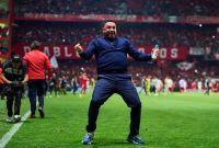 Antonio Mohamed celebra efusivamente la clasificación de los Diablos Rojos a la final de la Copa de Campeones de Concacaf.