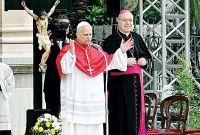 Papa León XIV dando un discurso en Nápoles en su primer aniversario como máximo jerarca católico.