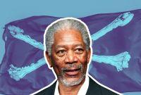 La historia de por qué Morgan Freeman lleva aretes de oro