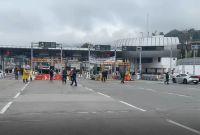 Las acciones de seguridad en la caseta México – Cuernavaca se llevan a cabo tras la localización de 59 explosivos al interior de un autobús.