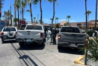 Policías acordonaron el estacionamiento de un supermercado cercano al Estadio Caliente.
