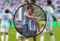 Yordi Rosado celebra triunfo de Argentina.