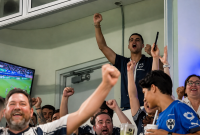 Erik Lamela celebró desde un palco del Estadio BBVA la goleada 6-1 de Rayados sobre Juárez, después de haber aparecido en la banca durante las primeras jornadas del Apertura 2026.