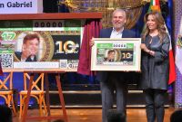 Lotenal emitió una colección de 10 cachitos con la imagen del Divo de Juárez para el Sorteo Superior, el cual cuenta con un Premio Mayor de 17 millones de pesos