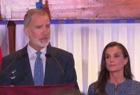 El rey Felipe VI ofrece un discurso durante su histórica visita a Ceuta, el 13 de octubre de 2026, acompañado por la reina Letizia.