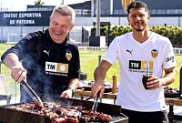 Javier Aguirre y Guido Rodríguez realizaron un asado para unir al vestuario