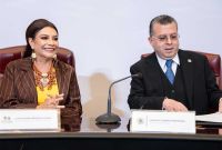 Clara Brugada acompañó a Armando Ambriz durante la presentación de su informe al frente del Tribunal Electoral capitalino.