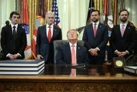 Durante la primera presidencia de Trump (2017-2021), el baile de portavoces y altos funcionarios fue constante.