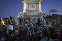 Una pancarta decía “Me obligaron a salir a la calle para gritar”; otras proclamaban “Lisboa no está en venta”.