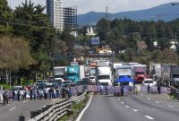Las filas en ambos carriles, tanto en dirección a la Ciudad de México como a Toluca, son largas debido al bloqueo