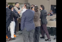 El legislador priista Carlos Eduardo Gutiérrez Mancilla persiguió e insultó a Jorge Álvarez Máynez en la explanada de la Cámara.