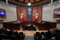 Durante la sesión de este miércoles se ordenó al INE ampliar la revisión en la lista de observadores para evitar que servidores federales, locales o municipales se acrediten para esa actividad.
