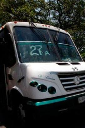 A pesar de que la ciudadanía paga más dinero para trasladarse, -resintiendo el incremento en sus bolsillos-, las unidades de transporte presentan fallas y continúan en mal estado.
