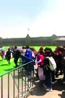 Maestros de la Coordinación de Iztapalapa exigieron en el Zócalo ser recibidos por las comisiones de educación de la capital.