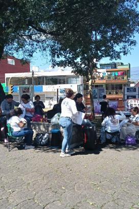 Las muñecas y muñecos están vestidos con retazos de la ropa de los desaparecidos y son parte de la labor de las madres en búsqueda.