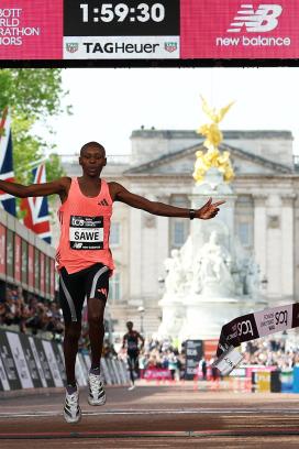 Sabastian Sawe hizo historia en Londres al convertirse en el primer hombre en correr por debajo de las dos horas un maratón oficial.