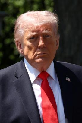 Donald Trump firmó un decreto que amplía las sanciones contra Cuba, intensificando el embargo y el bloqueo petrolero en medio de críticas internacionales.