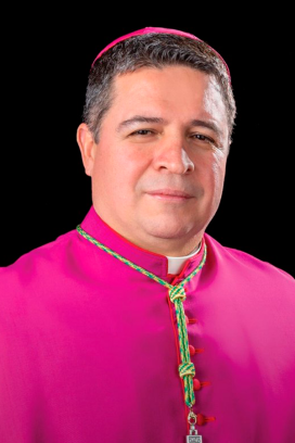 El Papa León XIV designó obispo en Virginia a Evelio Menjivar, exmigrante indocumentado salvadoreño, como gesto simbólico en favor de los migrantes.