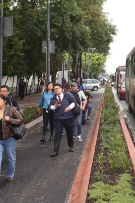 Trabajos de mantenimiento en la Línea 2 del Metro continuarán hasta el sábado 6 de junio. Las obras generan afectaciones viales en la Calzada de Tlalpan, a la altura de Viaducto. Provocando que los usuarios del RTP tengan que caminar para llegar más rápido a la estación Chabacano