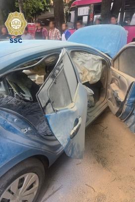 En la colonia Tacubaya, alcaldía Miguel Hidalgo, se presentó una explosión en un auto, que al parecer tenía un tanque de gas en la cajuela.