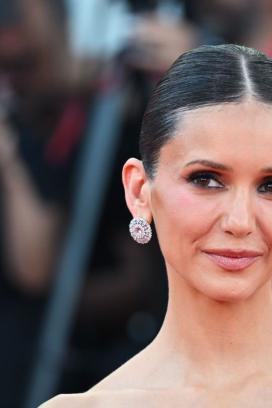 Nina Dobrev vivió un inesperado momento durante su paso por la alfombra roja de Venecia.