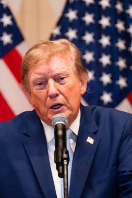 Donald Trump firmó una orden ejecutiva que suspende sanciones y aranceles al sector energético de Rusia tras pactar con Putin el suministro de diésel.