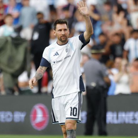 AUBURN, ALABAMA - JUNE 09: Lionel Messi of Argentina warms up prior to the international friendly match between Argentina and Iceland at Jordan-Hare Stadium on June 09, 2026 in Auburn, Alabama.   Todd Kirkland/Getty Images/AFP (Photo by Todd Kirkland / GETTY IMAGES NORTH AMERICA / Getty Images via AFP)