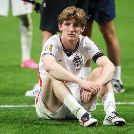 Anthony Gordon fue el jugador de la Selección Inglesa mejor evaluado después del partido frente a la Selección de Argentina.